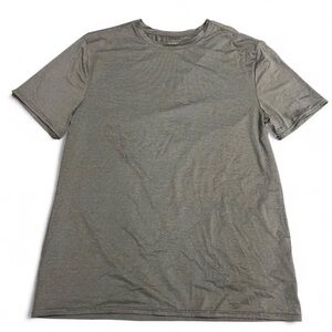 Quince Ultralight Hike Tee – Men’s Large – Olive Green – Recycled Polyester